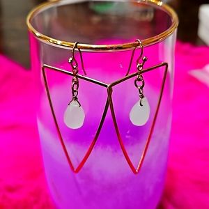GOLD  MODERN TRIANGLE‎ WHITE FACETED CRYSTAL STONE IN CENTER PIERCED EARRINGS
